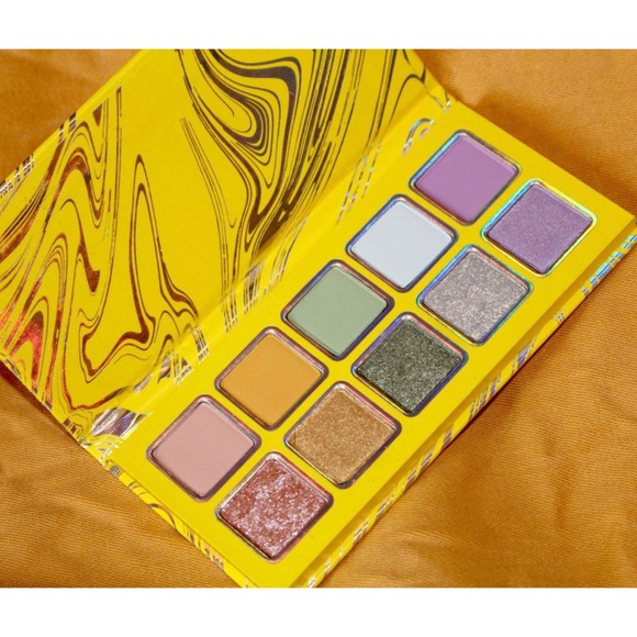 Kylie Cosmetics x Weather Collection LE Eyeshadow Palette - Picture 9 of 10